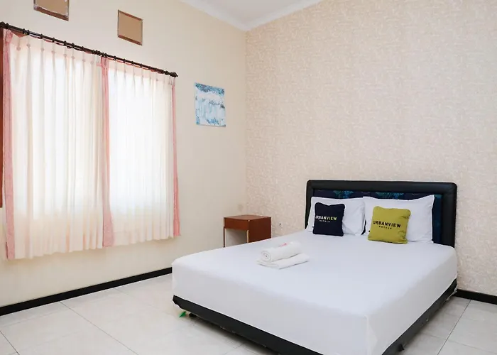 Urbanview Hotel Griya Surya Malang